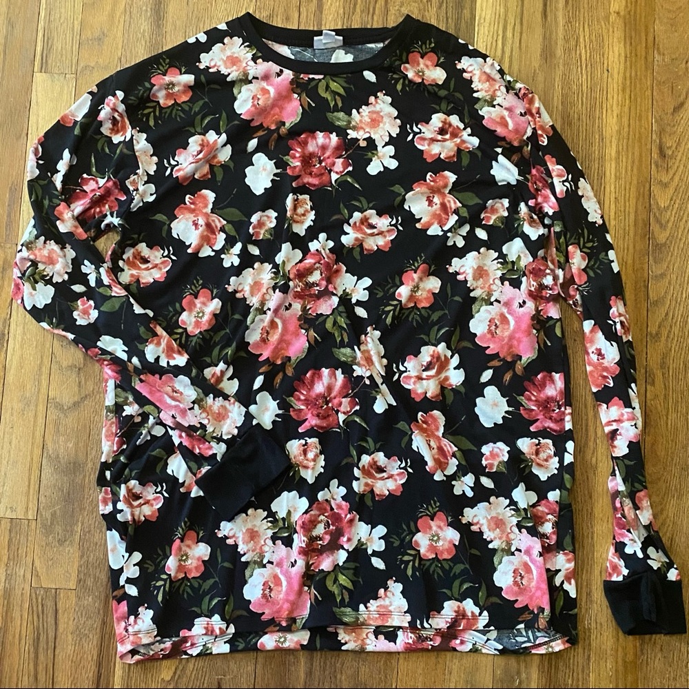 LulaRoe Long Sleeve Hudson. Black Base Red Floral.